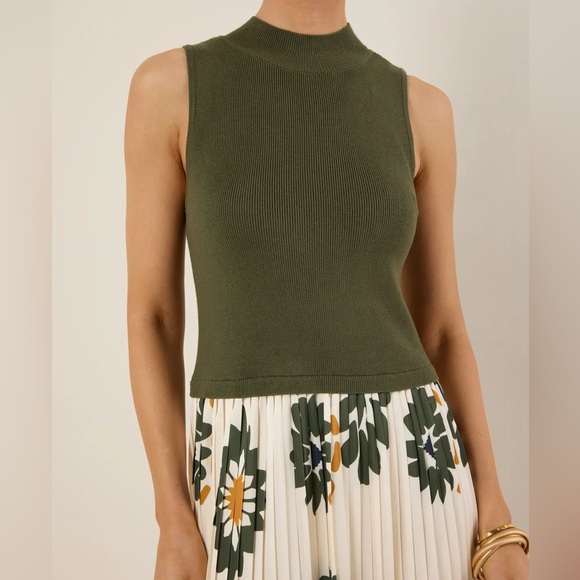 Avara Marcia Dress Olive, size Small - Picture 8 of 11